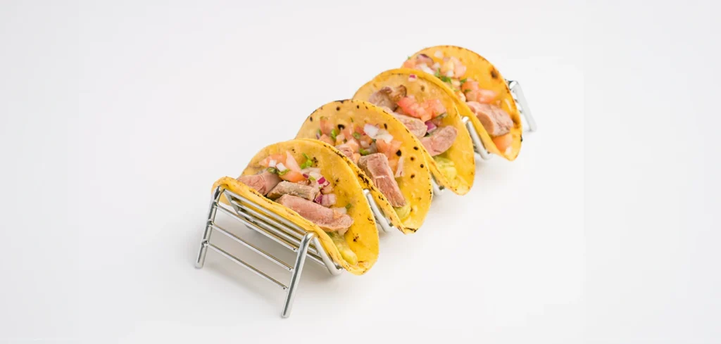Mini tacos de solomillo de pato, pico de gallo y guacamole