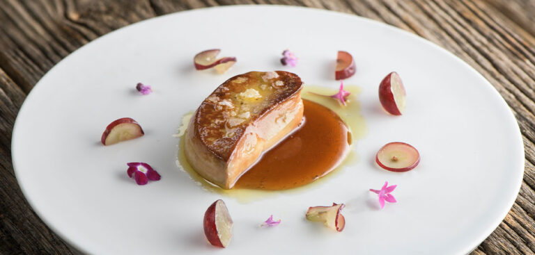 Foie gras asado Martiko con uvas tintas