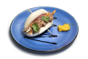 EL MENTIDERO - Pan bao con confit de pato - La Ruta del pintxopato