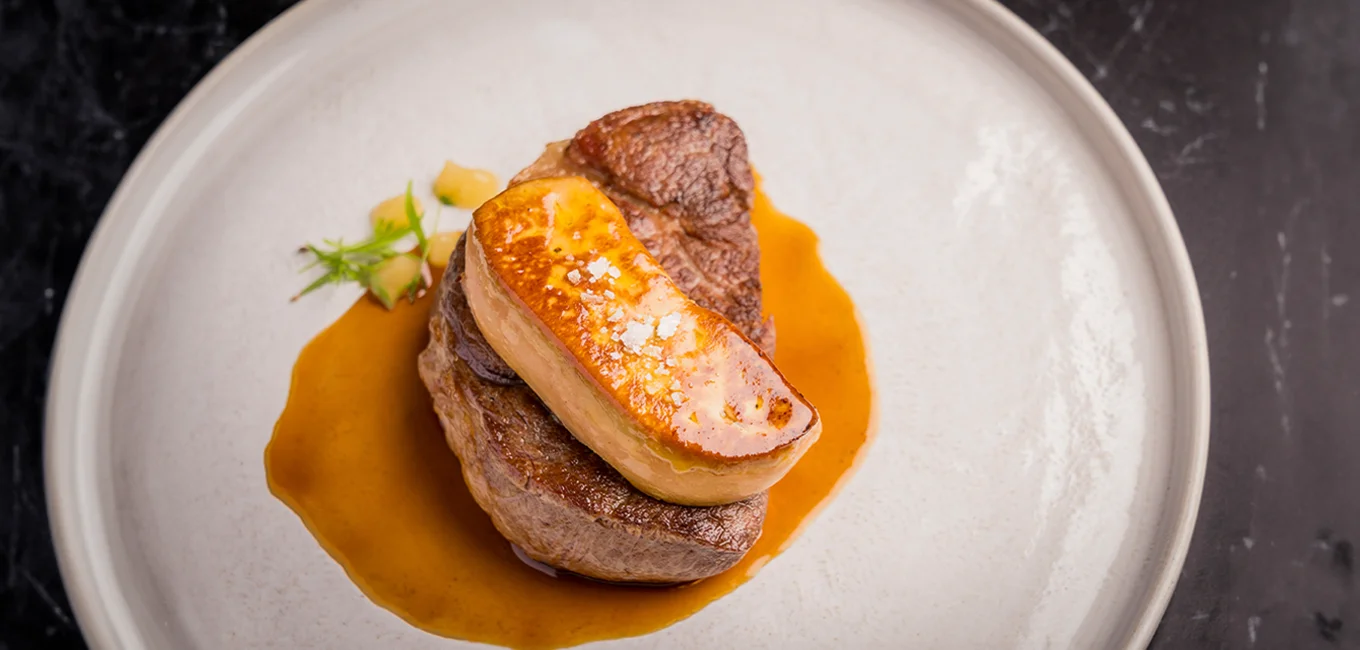 Solomillo de ternera con foie gras de pato a la plancha Solomillo de ternera con foie gras de pato a la plancha