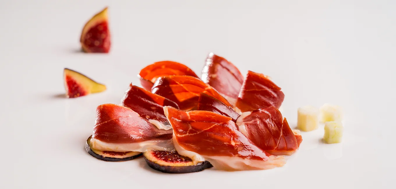 Ensalada de jamón de pato, higos y manzana verde