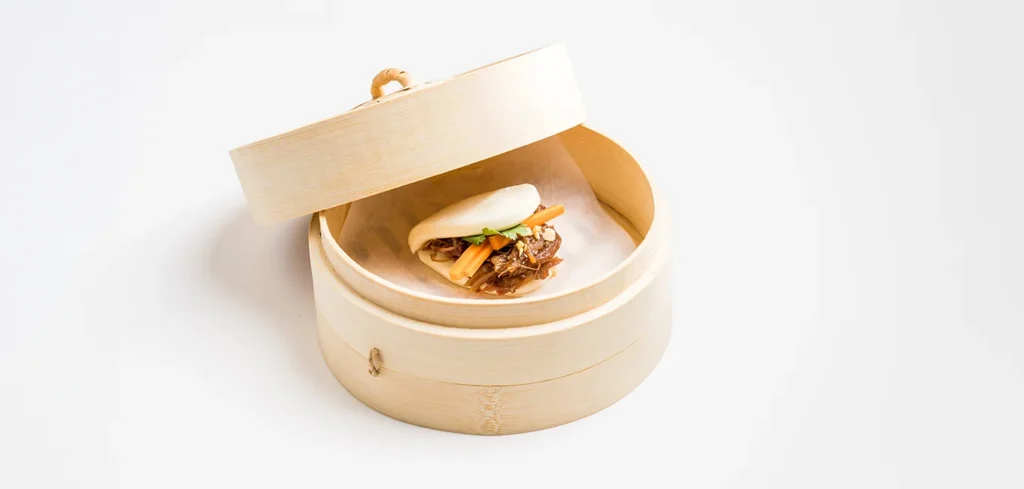 Bao de confit de pato Martiko con salsa teriyaki