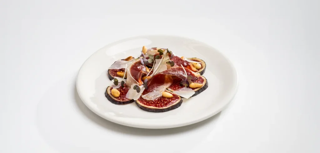 Carpaccio de higo con jamón de pato Martiko