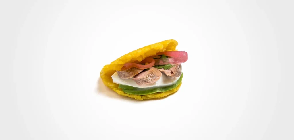 Arepa de solomillo de pato Martiko con aguacate y queso